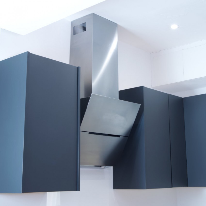 Angled extractor deals hood